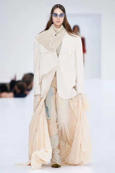 Look 19